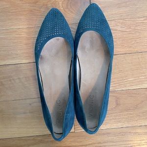 Vionic flats comfort insole 7.5 green pointed toe suede arch support